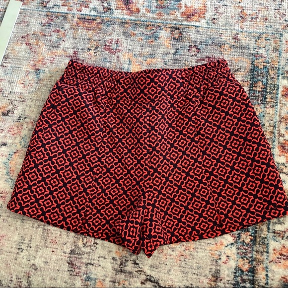 High-waisted Printed Shorts - Picture 1 of 3